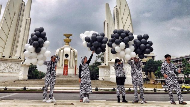 "Zebra Walk"  ม้าลายใจกลางกรุง ชวนประชาชนร่วมคิดกับศิลปะแสดงสด 