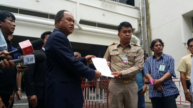 "ยิ่งลักษณ์" มอบทนายยื่นคัดค้านใช้ ม.44 คดีจำนำข้าว หวั่นไม่ได้รับความเป็นธรรม