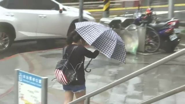 ไต้หวันอพยพ ปชช.-ยกเลิก 575 เที่ยวบิน รับมือพายุไต้ฝุ่นเมกี