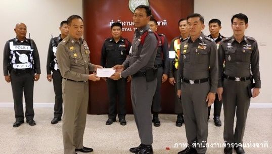 ผบ.ตร. มอบเงินรางวัลตร.จราจร ทีมสกัดจับ "ก๊วนบิ๊กไบค์เนวิน" 