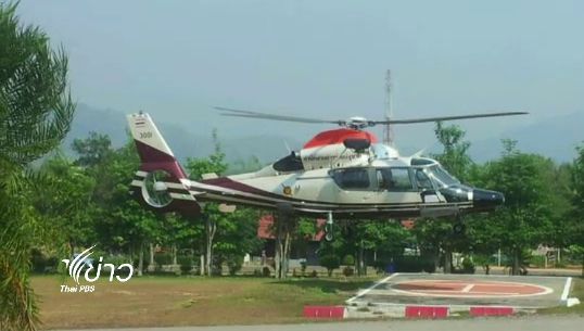 เฮลิคอปเตอร์เตรียมเคลื่อนย้ายนักท่องเที่ยวบาดเจ็บออกจากป่าทุ่งใหญ่ฯ