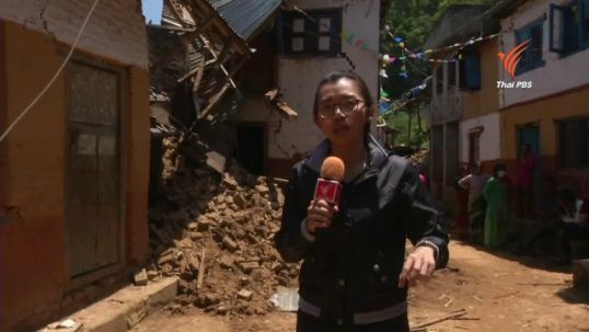 อาสาสมัครร่วมสร้างอาคารให้ผู้ประสบภัยในเนปาล