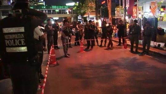 กลุ่มวัยรุ่นปาระเบิดปิงปองหน้าห้างฯ ย่านราชดำริ