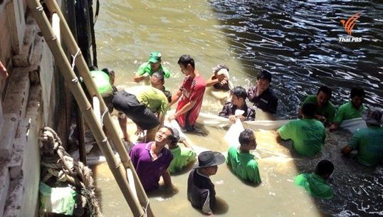 จนท.กั้นพื้นที่ใกล้ท่าเรือสาทรเตรียมสูบน้ำหาชิ้นส่วนระเบิด
