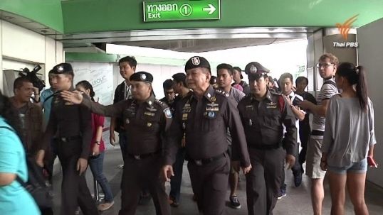 ตร.ประสานตำรวจสากลควานตัวมือบึ้มแล้ว ไม่ยืนยันวงจรปิดชายใช้เท้าเขี่ยวัตถุลงแม่น้ำ