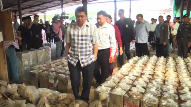 ผู้ว่าฯกาฬสินธุ์นำสื่อตรวจโรงงานผลิตปลาร้าอีกครั้ง-ยันขั้นตอนผลิตปกติแต่ยังไม่ได้ขอ อย.