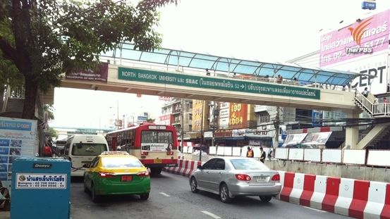 รฟม.แจ้งเบี่ยงการจราจรถ.พหลฯ รื้อ-ย้ายสะพานลอยคนข้าม