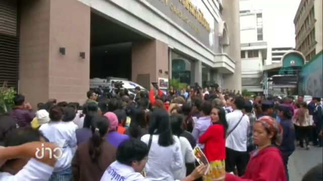 ศิษยานุศิษย์ร่วมไว้อาลัยเคลื่อนศพ "หลวงพ่อจรัญ"