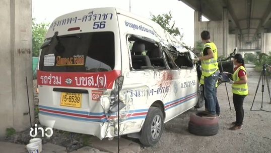 ศูนย์วิจัยอุบัติเหตุตรวจสภาพรถตู้หลังเกิดอุบัติเหตุ 4 ศพ คาดเกิดจากขับรถความเร็วสูง-ล้อยางสึก