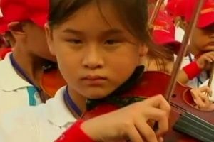 นักสีไวโอลินรุ่นเยาว์ไต้หวันร่วมสร้างสถิติโลก