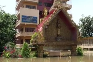 น้ำท่วมวัดท่าซุง จ.อุทัยธานี สูงกว่า 2 เมตร