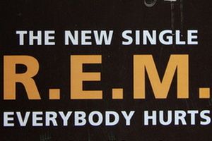 Everybody Hurts เพลงเศร้าอันดับ 1 ทำชาย- หญิงในอังกฤษร้องไห้ 
