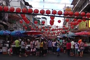 ตลาดเยาวราชคึกคักรับตรุษจีน แต่ยอดขายลดลง