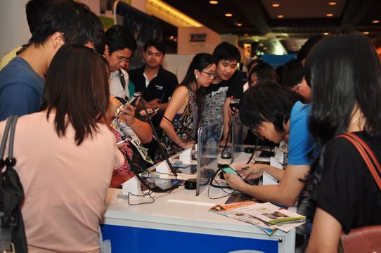 งานไทยแลนด์ โมบาย เอ็กซ์โป พบคนวัยทำงานครึ่งหนึ่งนิยมซื้อ "แท็บเล็ต" ใช้