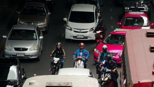 "นิด้าโพล" เผยประชาชนเชื่อสาเหตุ "รถติด" มากขึ้น จากนโยบายรถยนต์คันแรก
