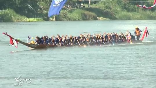 ทีมเรือคนสวยเมืองเพชร คว้าแชมป์ประเภท 30 ฝีพาย ในการแข่งขันเรือยาวเมืองคนสวยโพธาราม