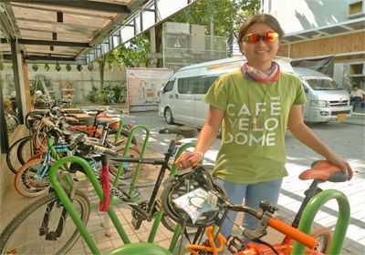 รู้จัก "แนน-นนลนีย์" เจ้าของแคมเปญ "เปลี่ยนฝาท่อ" ใน Bangkok Bicycle