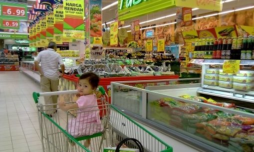 เผยชาวมาเลย์ใช้ชีวิตทันสมัย ช้อปปิ้งในซุปเปอร์ฯ ใส่ใจสุขภาพ 