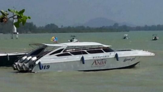 เรือสปีดโบ๊ทบรรทุกนักท่องเที่ยวจ.ภูเก็ต กระแทกคลื่นสูง 4 เมตร บาดเจ็บ 6 คน