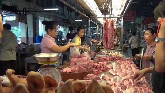   กรมการค้าภายใน ตรึงราคาหมูหน้าฟาร์มไม่เกิน 70 บาท