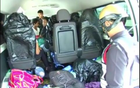 ตร.ปทุมธานี จับรถตู้ขนแรงงาน เตรียมส่งตลาดไท