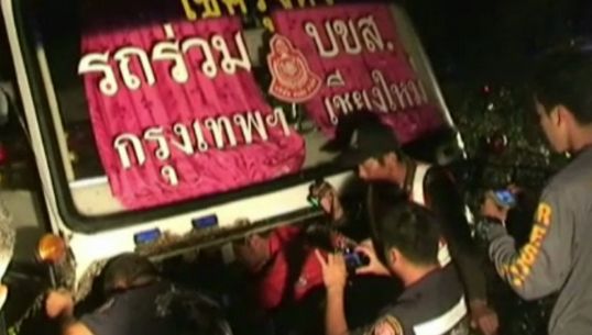 เกิดเหตุรถทัวร์ชนรถกระบะ ในจ.แพร่พลิกค่ำ ทำให้มีผู้เสียชีวิต 2 ราย