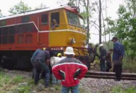 หัวรถจักรรถไฟตกราง จ.ลำพูน