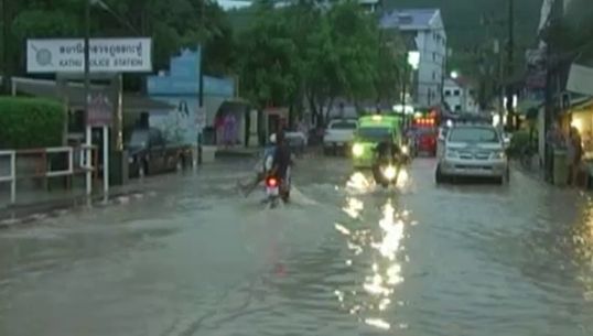 ภูเก็ตเร่งระบายน้ำ หลังหาดป่าตองน้ำท่วมจากฝนตกหนักเมื่อคืนนี้
