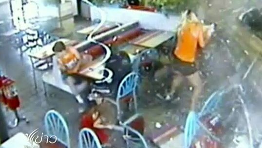 เกิดอุบัติเหตุรถพุ่งชนร้านอาหารในสหรัฐฯ