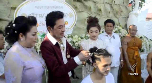 ประชาชนแห่ร่วมพิธีอุปสมบท "ศรราม น้ำเพชร" พระเอกลิเกชื่อดัง 