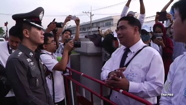 ตร. 5 กองร้อย บุกเจรจาวัดพระธรรมกาย เร่งรื้อถอนสิ่งปลูกสร้าง ย้ำไม่ค้นวัด