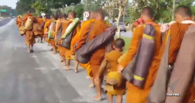 พระสงฆ์กว่า 650 รูป เดินเท้าถวายเป็นพระราชกุศล  