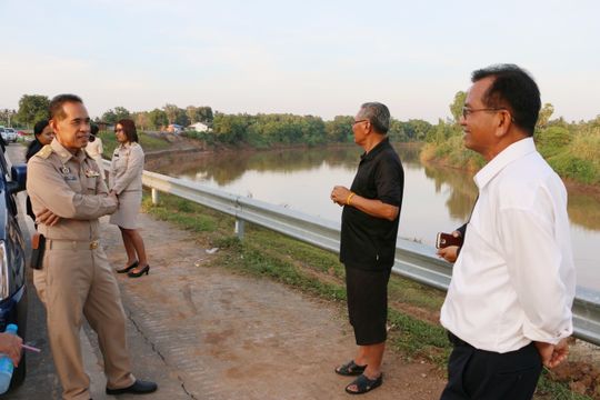 ผู้ว่าฯ พิจิตร ถามหามาตรฐานสร้างเขื่อนกันแนวตลิ่งพัง หลังใช้งานได้เพียง 1 ปีเศษ