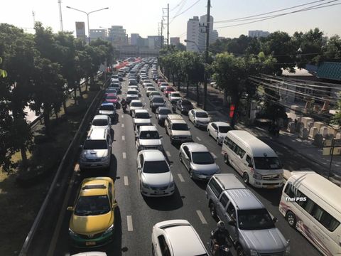 ปิดจราจรแยกรัชโยธิน 24 ชั่วโมงวันแรก รถติดหนัก