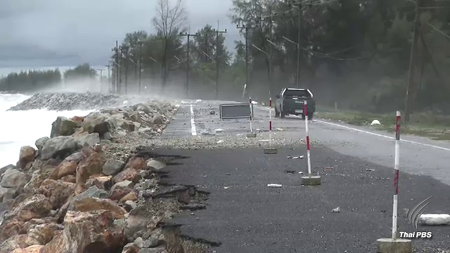 "กรมอุตุนิยม " เตือน 10 จังหวัดใต้เจอฝนหนักมาก-คลื่นซัดฝั่งพรุ่งนี้ 