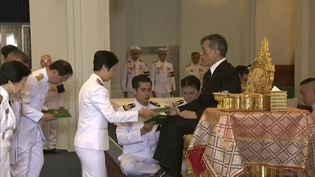 ผู้สำเร็จการศึกษาสถาบันพระปกเกล้า รับพระราชทานประกาศนียบัตร-เข็มพระปกเกล้า