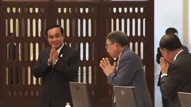 "นายกรัฐมนตรี" โต้กลับ"ไม่ดูดใคร"ทุ่มเงิน 4 หมื่นล้านตั้งพรรค 