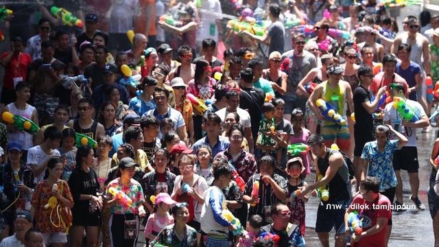  สงกรานต์ถนนสีลม-สวนลุม สุดคึกคัก