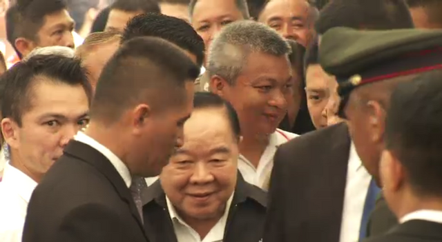 "พล.อ.ประวิตร" เปิดบ้านทำบุญ-รดน้ำสงกรานต์