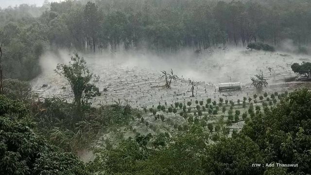 ลูกเห็บตก! เชียงใหม่ ผลพวงพายุฤดูร้อน โป่งแยงขาวโพลน