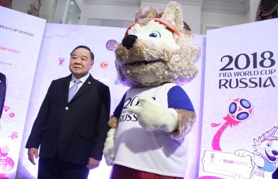 "ประวิตร" มั่นใจคนไทยมีความสุข ดูบอลโลกฟรี  64  แมตซ์