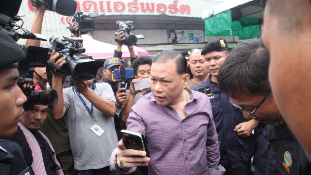ตำรวจบุกตลาดใหม่ดอนเมือง ตรวจสอบเครื่องสำอางผิดกฎหมาย รอบ 4  