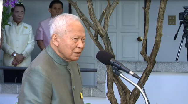 "พล.อ.เปรม" เปิดบ้านสี่เสาเทเวศร์ รับนายกฯ-ครม. รดน้ำขอพรสงกรานต์