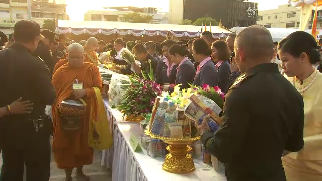 พุทธศาสนิกชน กทม.ทำบุญตักบาตร "วันมาฆบูชา" 2561 