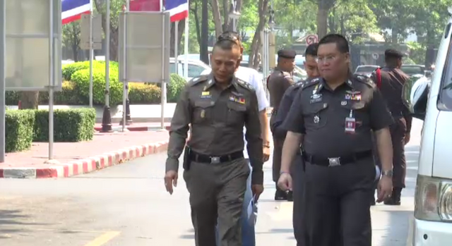 ห้าม ตร.สวมแว่นตาดำขณะแต่งเครื่องแบบ - ผลสอบรับอั่งเปาแค่ผิดวินัย