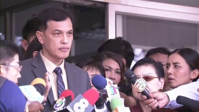 เจ้าของบ้านทุบรถจอดขวางหน้าบ้าน เข้ารับทราบข้อกล่าวหา "ทำให้เสียทรัพย์"