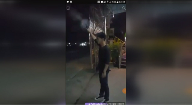 ชายยิงปืนขึ้นฟ้าฉลองปีใหม่เข้ามอบตัว อ้างเลียนแบบ "เสก โลโซ" 