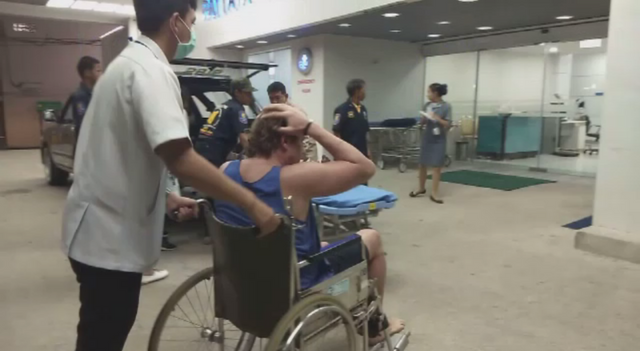 พ่อลูกชาวรัสเซียพลัดตกคอนโดฯ หาดจอมเทียน หลังนั่งเล่นริมระเบียง 