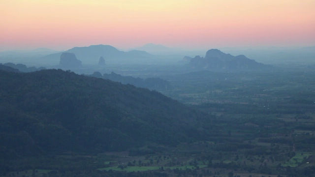 “ผาชมดาว” จุดชมวิวแห่งใหม่เนินมะปรางที่ไม่ควรพลาด 