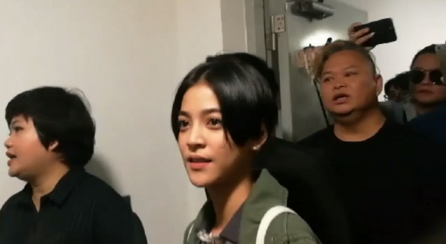 "สายป่าน" เข้ารับทราบข้อหาโพสต์ภาพไม่เหมาะสม